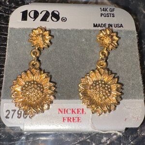 0143) 1928 Gold Floral Dangle Earrings